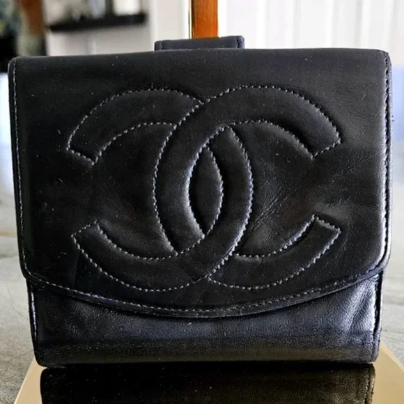 CHANEL Black Leather Wallet - Picture 2 of 10